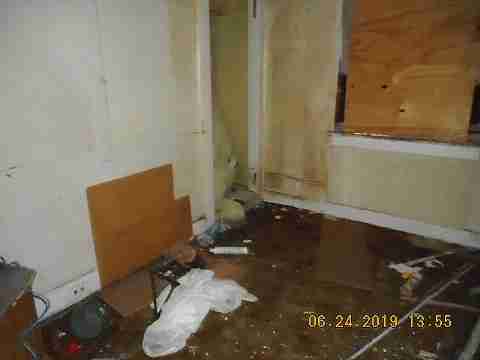 2075 Burnside (21)_m.jpg